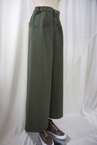 大人のカジュアルスタイルを セレクト